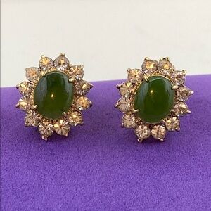 💛 Elegant Vintage Gold Plated Jade & Rhinestone Clip On Earrings
